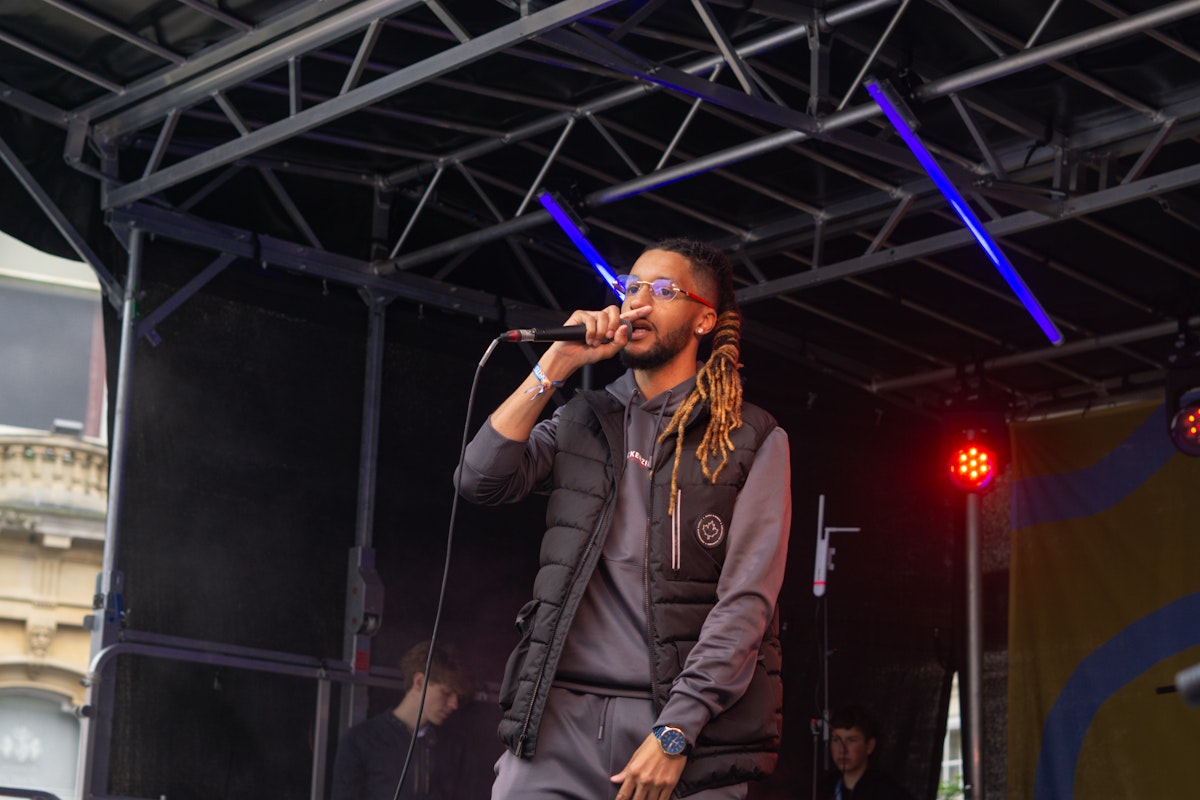 El-emcee performing at Brighten the corners